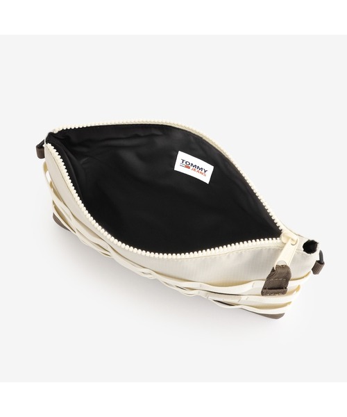 tommy jeans（トミー ジーンズ）の「スケーターボーイサコッシュ（ショルダーバッグ・メンズ・アイボリー/ブラック・FREE）」の7枚目の写真