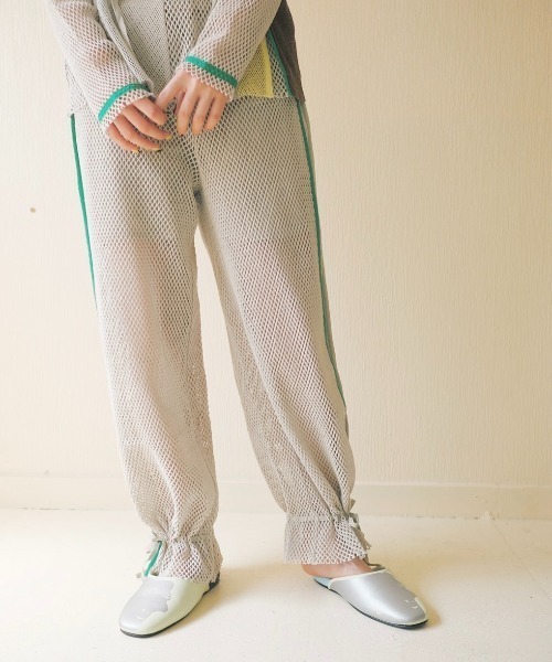 PAMM（パム）の「線と面のストライプメッシュパンツ（その他パンツ・レディース・グレー/ネイビー・1/2）」の2枚目の写真