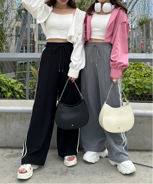 OLIVE des OLIVE（オリーブデオリーブ）の「脚長サイドラインワイドパンツ　1032020020（その他パンツ・レディース・チャコールグレー/ブラック/ピンク・FREE）」の4枚目の写真