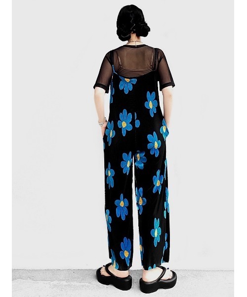 LVEU.（ラブユ.）の「【LVEU.】フラワープリーツキャミロンパース(Aiselect) / オーバーオール ロンパース キャミ プリーツ 花柄 フラワー 総柄 ブラック ブルー（サロペット/オーバーオール・レディース・ブラック・FREE）」の5枚目の写真