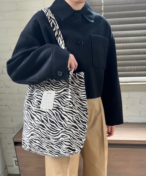 Me%（ミィパーセント）の「フェイクスエードタックトート  964988（トートバッグ・レディース・ブラック/グレー/その他・FREE）」の3枚目の写真