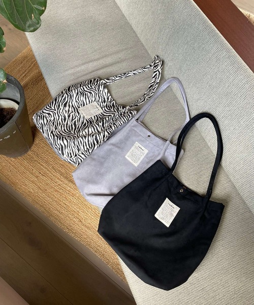 Me%（ミィパーセント）の「フェイクスエードタックトート  964988（トートバッグ・レディース・ブラック/グレー/その他・FREE）」の5枚目の写真
