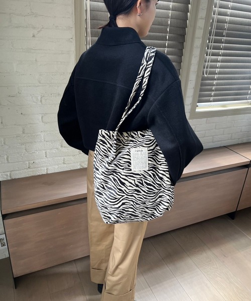 Me%（ミィパーセント）の「フェイクスエードタックトート  964988（トートバッグ・レディース・ブラック/グレー/その他・FREE）」の18枚目の写真