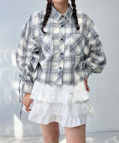 AS KNOW AS plus（アズノゥアズプラス）の「☆袖ドロスト ダブルポケットシャツ（シャツ/ブラウス・レディース・オフホワイト/カーキ/ブルー系/ベージュ系/ブルー系1/イエロー系1/レッド系/ブラック系/ピンク系2/ブラック系2/ホワイト系2/ホワイト系その他/ブラック系その他/ブルー系その他/グレー系3/ホワイト系3/ブラック系3・FREE）」の4枚目の写真