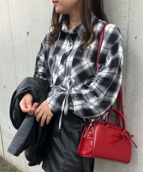 AS KNOW AS plus（アズノゥアズプラス）の「☆袖ドロスト ダブルポケットシャツ（シャツ/ブラウス・レディース・オフホワイト/カーキ/ブルー系/ベージュ系/ブルー系1/イエロー系1/レッド系/ブラック系/ピンク系2/ブラック系2/ホワイト系2/ホワイト系その他/ブラック系その他/ブルー系その他/グレー系3/ホワイト系3/ブラック系3・FREE）」の6枚目の写真