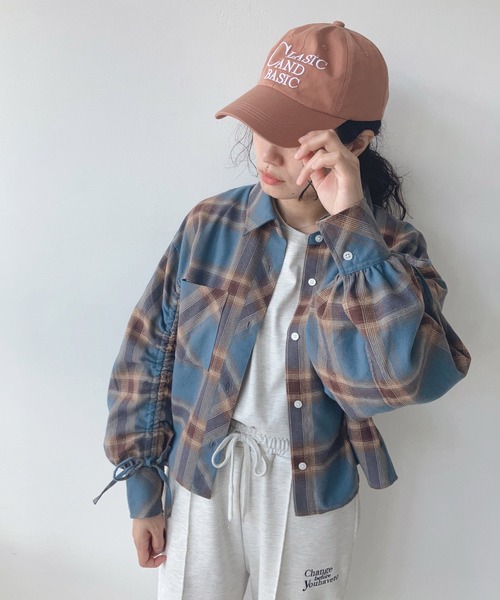 AS KNOW AS plus（アズノゥアズプラス）の「☆袖ドロスト ダブルポケットシャツ（シャツ/ブラウス・レディース・オフホワイト/カーキ/ブルー系/ベージュ系/ブルー系1/イエロー系1/レッド系/ブラック系/ピンク系2/ブラック系2/ホワイト系2/ホワイト系その他/ブラック系その他/ブルー系その他/グレー系3/ホワイト系3/ブラック系3・FREE）」の13枚目の写真