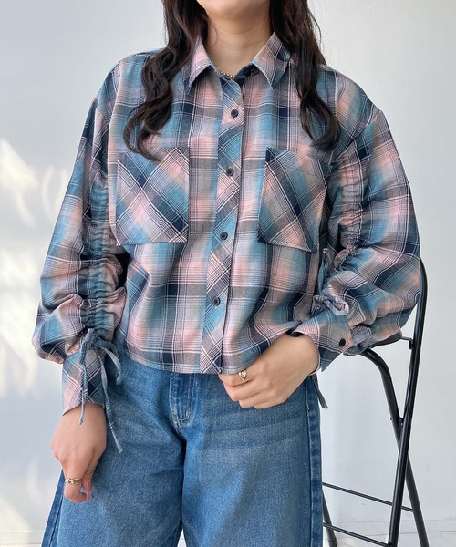 AS KNOW AS plus（アズノゥアズプラス）の「☆袖ドロスト ダブルポケットシャツ（シャツ/ブラウス・レディース・オフホワイト/カーキ/ブルー系/ベージュ系/ブルー系1/イエロー系1/レッド系/ブラック系/ピンク系2/ブラック系2/ホワイト系2/ホワイト系その他/ブラック系その他/ブルー系その他/グレー系3/ホワイト系3/ブラック系3・FREE）」の16枚目の写真