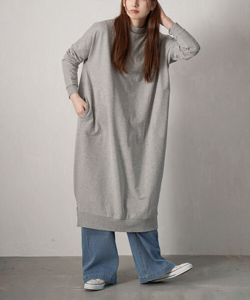 zootie(ズーティー)の「【見た目はON、着心地はOFF。】こなれリラックス 長袖バックタックワンピース(シャツワンピース・レディース・ブラウン/グレイッシュベージュ/オフホワイト/ブルー/ブラック/ブラック×ホワイト/ネイビー/ダークブラウン/ダークグリーン/杢グレー・M)」の4枚目の写真