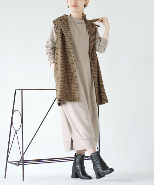 zootie(ズーティー)の「【見た目はON、着心地はOFF。】こなれリラックス 長袖バックタックワンピース(シャツワンピース・レディース・ブラウン/グレイッシュベージュ/オフホワイト/ブルー/ブラック/ブラック×ホワイト/ネイビー/ダークブラウン/ダークグリーン/杢グレー・M)」の7枚目の写真