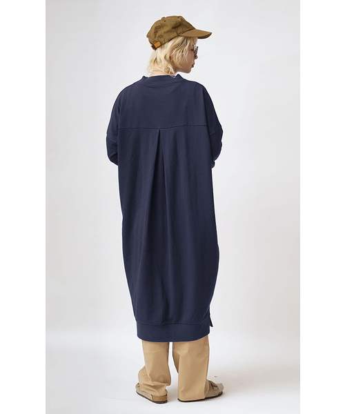 zootie(ズーティー)の「【見た目はON、着心地はOFF。】こなれリラックス 長袖バックタックワンピース(シャツワンピース・レディース・ブラウン/グレイッシュベージュ/オフホワイト/ブルー/ブラック/ブラック×ホワイト/ネイビー/ダークブラウン/ダークグリーン/杢グレー・M)」の17枚目の写真