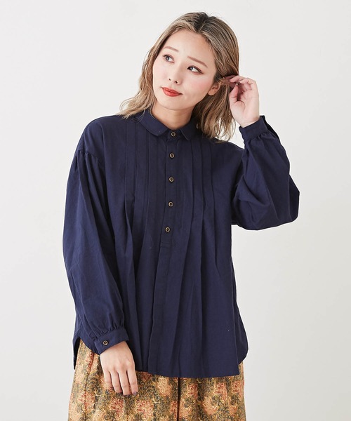 CUBE SUGAR（キューブシュガー）の「無地コットンポプリン前タックギャザーシャツ（シャツ/ブラウス・レディース・ボルドー/ネイビー/ナチュラル・M）」の3枚目の写真