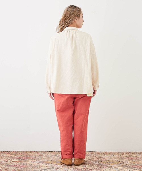 CUBE SUGAR（キューブシュガー）の「無地コットンポプリン前タックギャザーシャツ（シャツ/ブラウス・レディース・ボルドー/ネイビー/ナチュラル・M）」の8枚目の写真