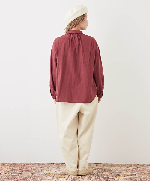 CUBE SUGAR（キューブシュガー）の「無地コットンポプリン前タックギャザーシャツ（シャツ/ブラウス・レディース・ボルドー/ネイビー/ナチュラル・M）」の11枚目の写真