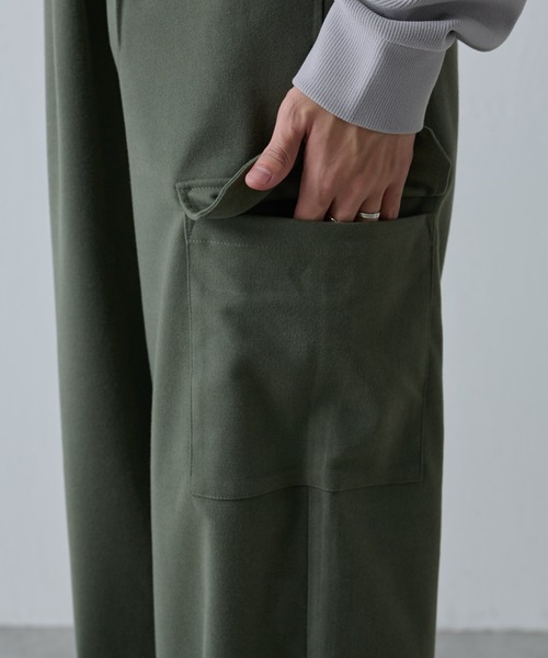 COLONY 2139（コロニートゥーワンスリーナイン）の「ウールライク1サイドカーゴパンツ（カーゴパンツ・メンズ・カーキ/ブラック・LARGE/MEDIUM）」の22枚目の写真