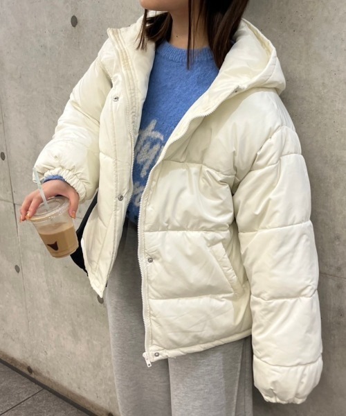 nemne store(ネンネストア)の「【低身長サイズあり】中綿フードショートブルゾン(ブルゾン・レディース・アイボリー/ブラック・SMALL/MEDIUM)」の2枚目の写真