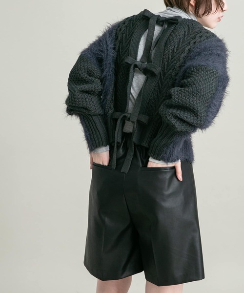 KBF(ケイビーエフ)の「リボンニットカーディガン(ニット/セーター・レディース・アイボリー/チャコールグレー・ONE)」の2枚目の写真