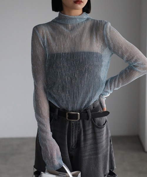 r.（アールドット）の「ラメプリーツ　シアータートルトップス（Tシャツ/カットソー・レディース・ブラック系その他2/シルバー/ライトベージュ/ブラック系その他/ブルー/ピンク・FREE）」の5枚目の写真