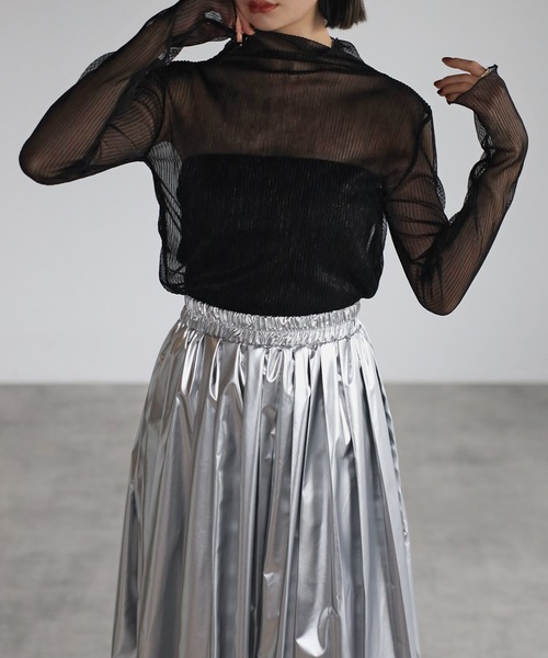 r.（アールドット）の「ラメプリーツ　シアータートルトップス（Tシャツ/カットソー・レディース・ブラック系その他2/シルバー/ライトベージュ/ブラック系その他/ブルー/ピンク・FREE）」の7枚目の写真