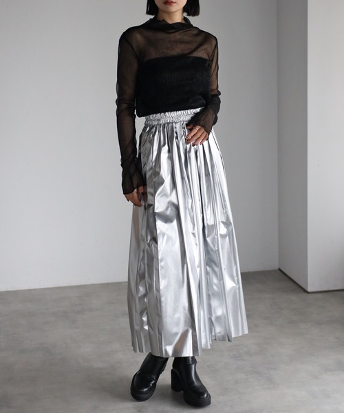 r.（アールドット）の「ラメプリーツ　シアータートルトップス（Tシャツ/カットソー・レディース・ブラック系その他2/シルバー/ライトベージュ/ブラック系その他/ブルー/ピンク・FREE）」の11枚目の写真