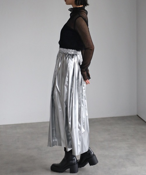 r.（アールドット）の「ラメプリーツ　シアータートルトップス（Tシャツ/カットソー・レディース・ブラック系その他2/シルバー/ライトベージュ/ブラック系その他/ブルー/ピンク・FREE）」の13枚目の写真