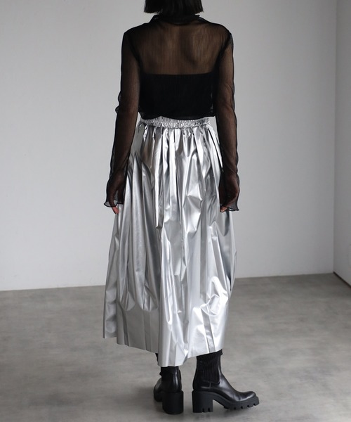 r.（アールドット）の「ラメプリーツ　シアータートルトップス（Tシャツ/カットソー・レディース・ブラック系その他2/シルバー/ライトベージュ/ブラック系その他/ブルー/ピンク・FREE）」の14枚目の写真