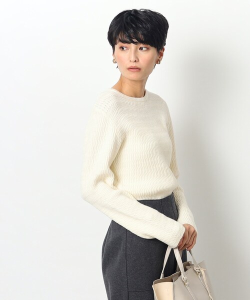 OPAQUE.CLIP（オペークドットクリップ）の「◆ウエーブ柄クルーネックリブニット【洗濯機洗い可】（ニット/セーター・レディース・ナチュラル/ブラック/ホワイト/ブルー・40/38/36/42/34）」の2枚目の写真