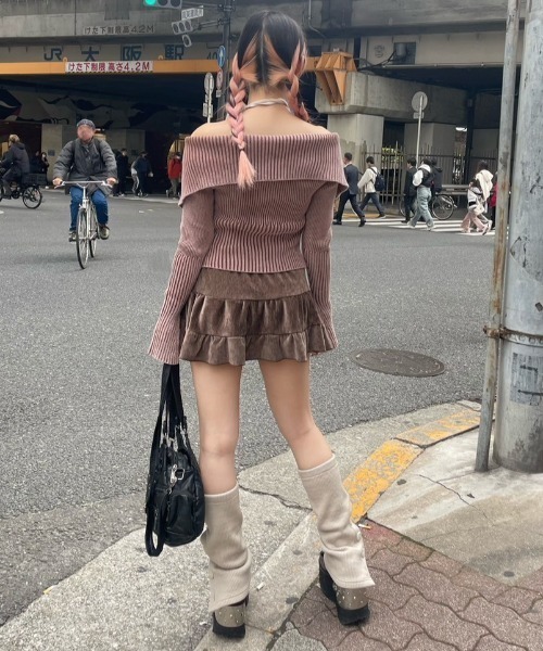 UGLY SHADOW(アグリーシャドウ)の「韓国ブランド Uglyshadow アグリーシャドウ VELVET CANCAN SKIRT ボトムス ボトム スカート ミニスカ ミニスカート ベルベット ベルベットスカート ミニ丈 韓国ファッション(スカート・レディース・ブラウン/ブラック/グレー・ONE SIZE)」の7枚目の写真