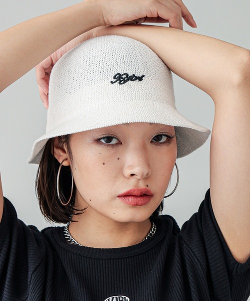 X-girl（エックスガール）の「LOGO BUCKET HAT（ハット・レディース・ブラック/ホワイト・ONE SIZE）」の5枚目の写真