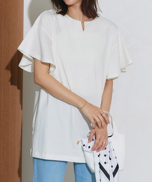 Pierrot（ピエロ）の「ロング丈フレアスリーブキーネックカットソー（Tシャツ/カットソー・レディース・ネイビー/サンドベージュ/ミント/オフホワイト/ブルー/ブラック/グレー系その他/ライトピンク・M/L）」の2枚目の写真