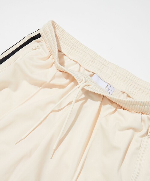 adidas(アディダス)の「【adidas original for FREAK'S STORE】別注 BECKENBAUER TP/別注 ベッケンバウアー トラックパンツ(ジェンダーニュートラル)(その他パンツ・メンズ・ホワイト・X-LARGE/XX-LARGE/LARGE/MEDIUM)」の7枚目の写真