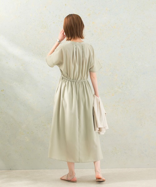 URBAN RESEARCH ROSSO WOMEN（アーバンリサーチ　ロッソ）の「セミシアードロストギャザーワンピース（ワンピース・レディース・ミント/イエロー系その他/ブラック・FREE）」の6枚目の写真