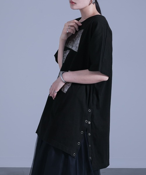 kOhAKU(コハク)の「アシメ箔デザインチュニックTシャツ(Tシャツ/カットソー・レディース・オフホワイト/ブラック・FREE)」の22枚目の写真