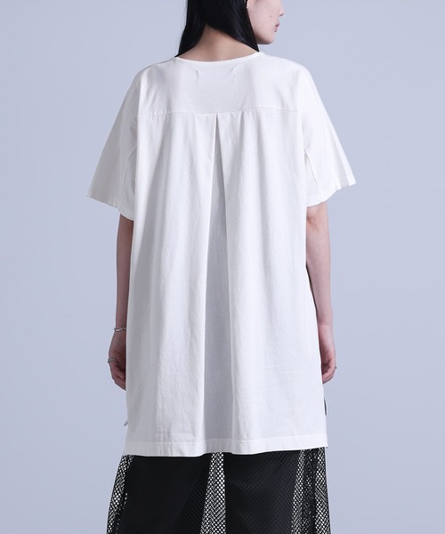 kOhAKU(コハク)の「アシメ箔デザインチュニックTシャツ(Tシャツ/カットソー・レディース・オフホワイト/ブラック・FREE)」の9枚目の写真