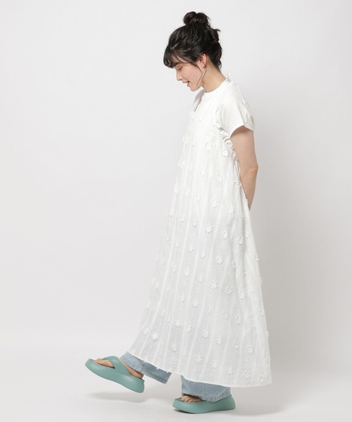 niko and...（ニコアンド）の「フラワーレースホルターネックワンピース（ワンピース・レディース・オフホワイト/ブラック・FREE）」の16枚目の写真