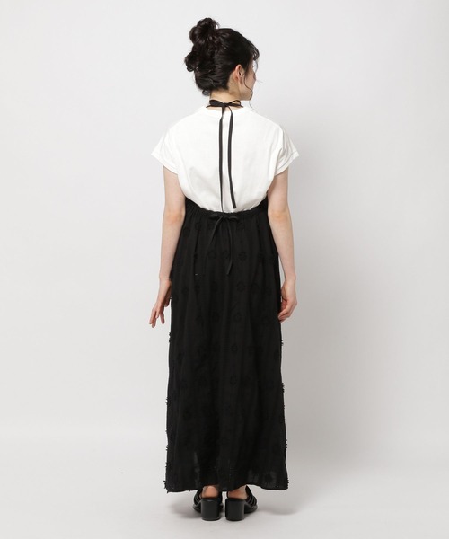 niko and（ニコアンド）の「フラワーレースホルターネック