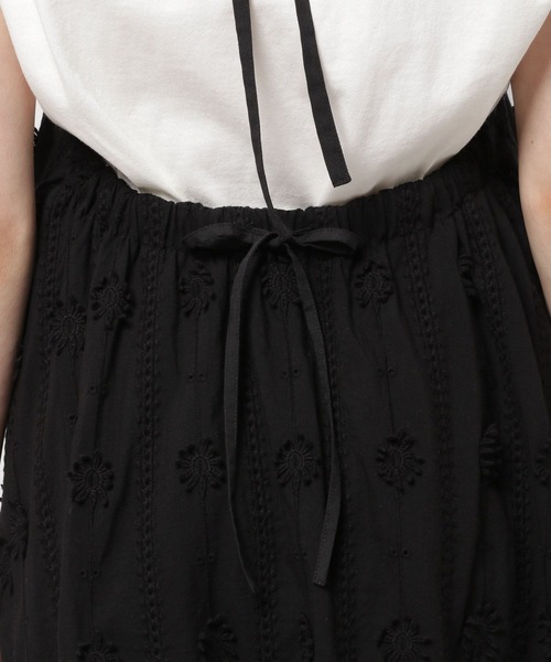 niko and...（ニコアンド）の「フラワーレースホルターネックワンピース（ワンピース・レディース・オフホワイト/ブラック・FREE）」の7枚目の写真