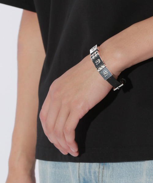 Anui(アニュイ)の「【UNISEX】フェイクレザーロゴブレスレット(ブレスレット・レディース・ブラック・FREE)」の4枚目の写真
