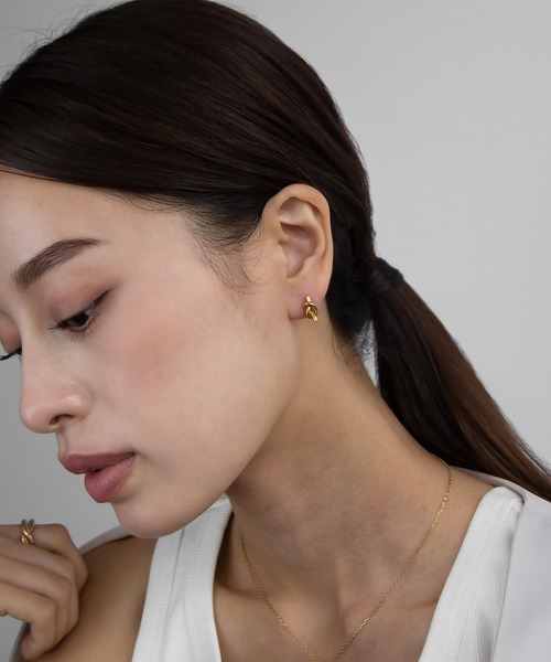 abaskdesign（アバスクデザイン）の「金属アレルギー対応 ノットバースモールステンレスピアス（ピアス（両耳用）・レディース・シルバー/ゴールド・FREE）」の3枚目の写真