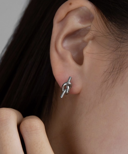 abaskdesign（アバスクデザイン）の「金属アレルギー対応 ノットバースモールステンレスピアス（ピアス（両耳用）・レディース・シルバー/ゴールド・FREE）」の9枚目の写真