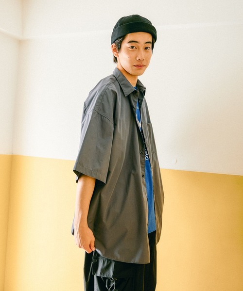 niko and...（ニコアンド）の「エクストラワイドショートスリーブシャツ（シャツ/ブラウス・メンズ・サックスブルー/オフホワイト/チャコール/ライトグリーン・BIG(L)）」の3枚目の写真