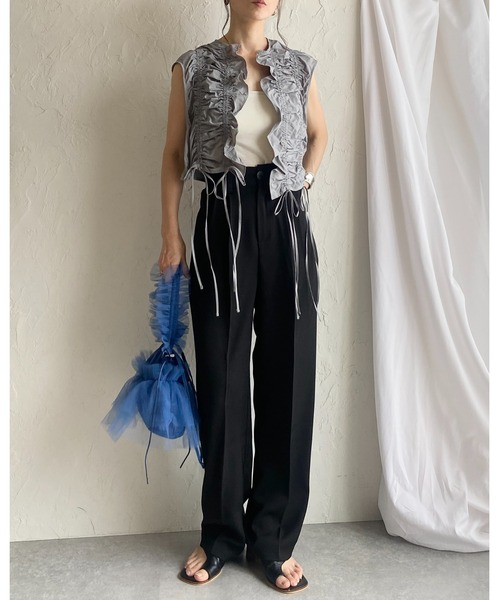 She's Closet（シーズクローゼット）の「ショート丈クロップドドロストシャーリングギャザーリボンビスチェベスト（ベスト・レディース・グレー/グレイッシュベージュ/ブラック・FREE）」の14枚目の写真