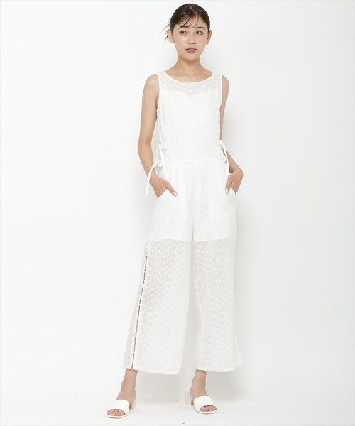 REDYAZEL（レディアゼル）の「エンブロイダリーロンパース（つなぎ/オールインワン・レディース・オフホワイト/ブラック/サックスブルー・FREE）」の2枚目の写真