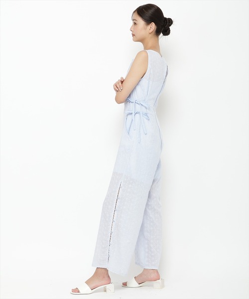 REDYAZEL（レディアゼル）の「エンブロイダリーロンパース（つなぎ/オールインワン・レディース・オフホワイト/ブラック/サックスブルー・FREE）」の10枚目の写真