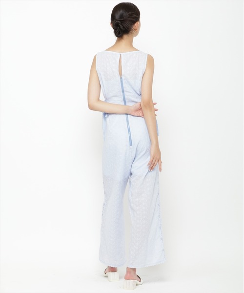 REDYAZEL（レディアゼル）の「エンブロイダリーロンパース（つなぎ/オールインワン・レディース・オフホワイト/ブラック/サックスブルー・FREE）」の11枚目の写真