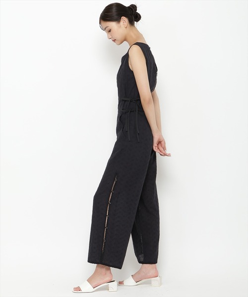 REDYAZEL（レディアゼル）の「エンブロイダリーロンパース（つなぎ/オールインワン・レディース・オフホワイト/ブラック/サックスブルー・FREE）」の16枚目の写真