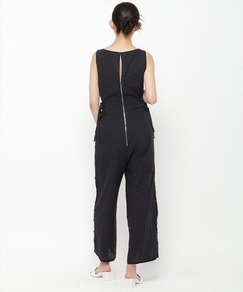 REDYAZEL（レディアゼル）の「エンブロイダリーロンパース（つなぎ/オールインワン・レディース・オフホワイト/ブラック/サックスブルー・FREE）」の17枚目の写真