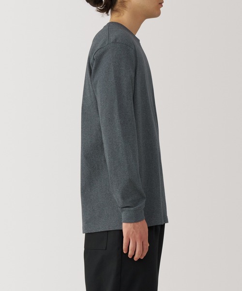無印良品(ムジルシリョウヒン)の「紳士 洗いざらし太番手クルーネック長袖Tシャツ(Tシャツ/カットソー・メンズ・チャコールグレー・S/M/L/XL)」の3枚目の写真