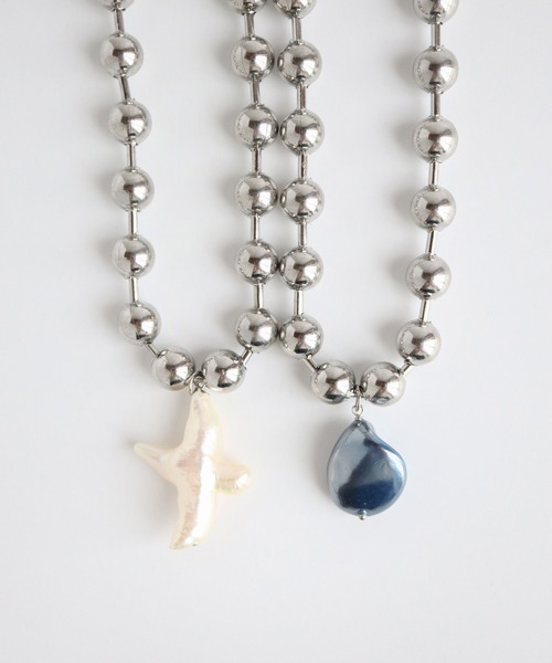 TUWAKRIM（トゥワクリム）の「【TUWAKRIM】シェルチャームボールチェーンネックレス（ネックレス・レディース・シルバー・MEDIUM）」の5枚目の写真