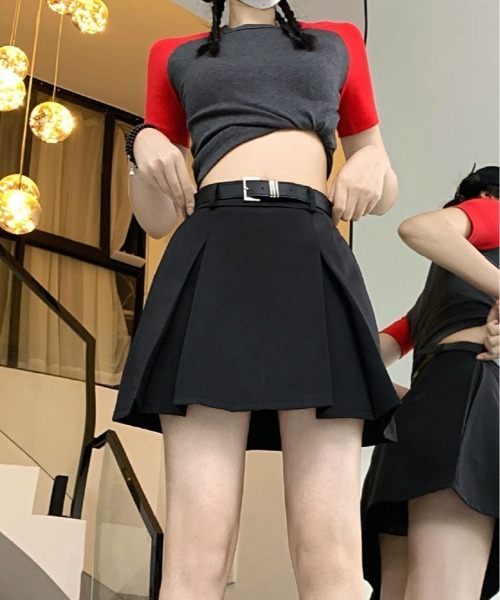 kirakiraShop(キラキラショップ)の「タック プリーツ ツイル ミニスカート(スカート・レディース・ブラウン/ブラック/グレー・S/M/L)」の4枚目の写真