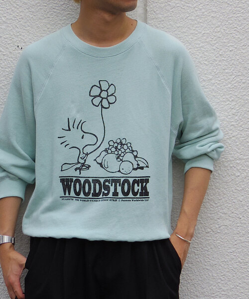 WHIMSIC（ウィムジック）の「【UNISEX/PEANUTS×FTL】エスクルーシブスウェットシャツ（スウェット・レディース・オフホワイト/チャコールグレー/ブルー/ピンク/イエロー・SMALL/LARGE）」の4枚目の写真